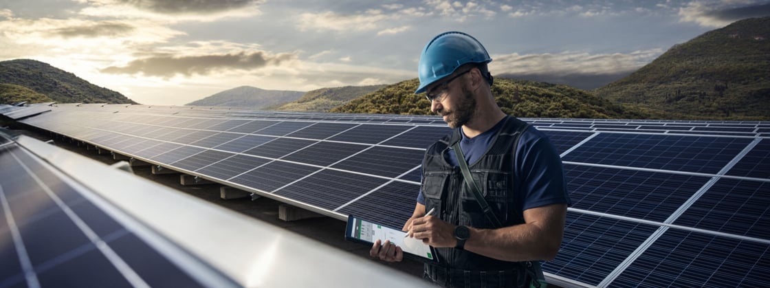 www-beamex-comwp-contentuploads202201Beamex-Green-Solar-farm-tablet-with-MC6-v1-Nov-02-2022-06-48-34-4334-AM